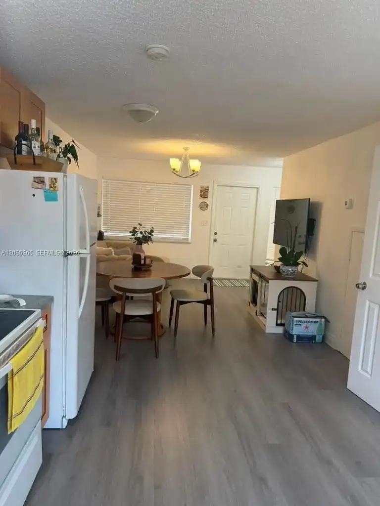 42 W 7th St # 202, Hialeah FL 33010