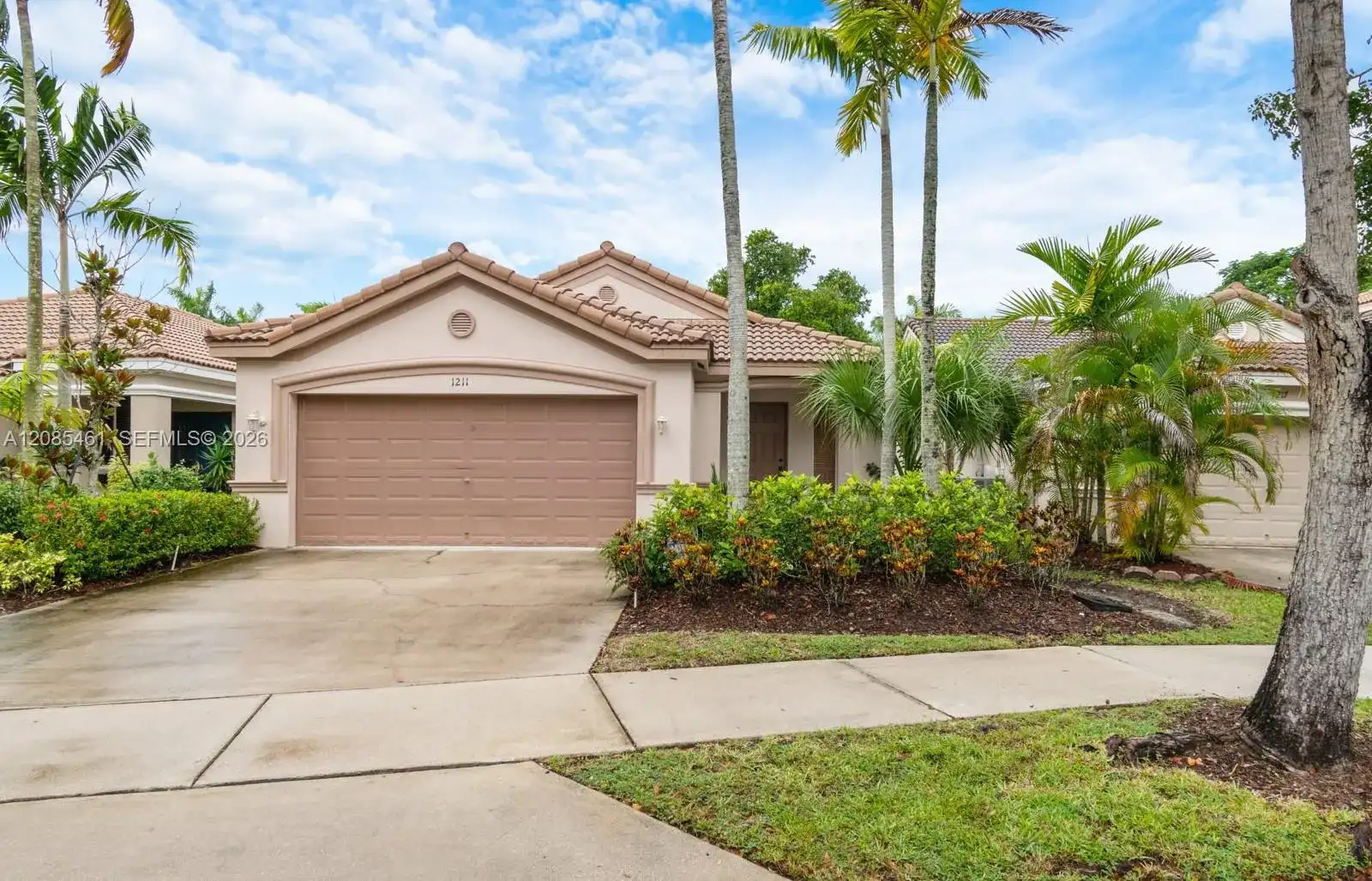 1211 Golden Cane Dr, Weston FL 33327