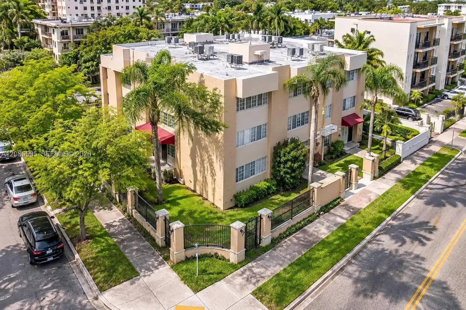 300 Madeira Ave # 304, Coral Gables FL 33134
