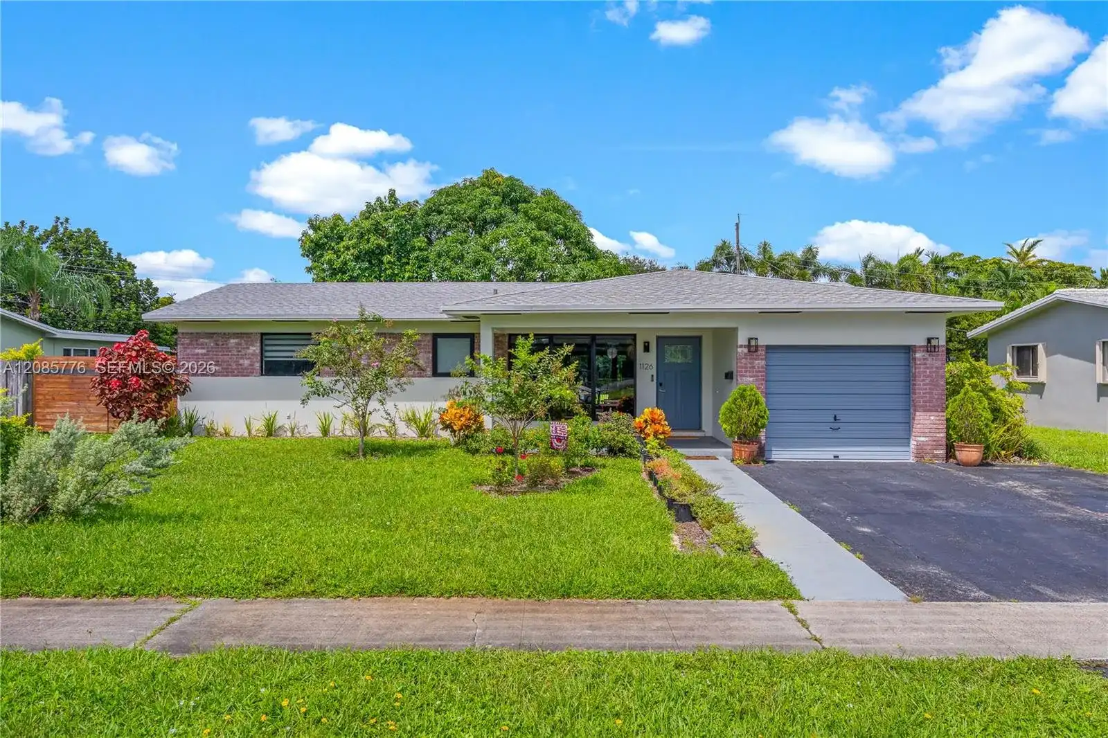 1126 E Hawthorne Cir, Hollywood FL 33021