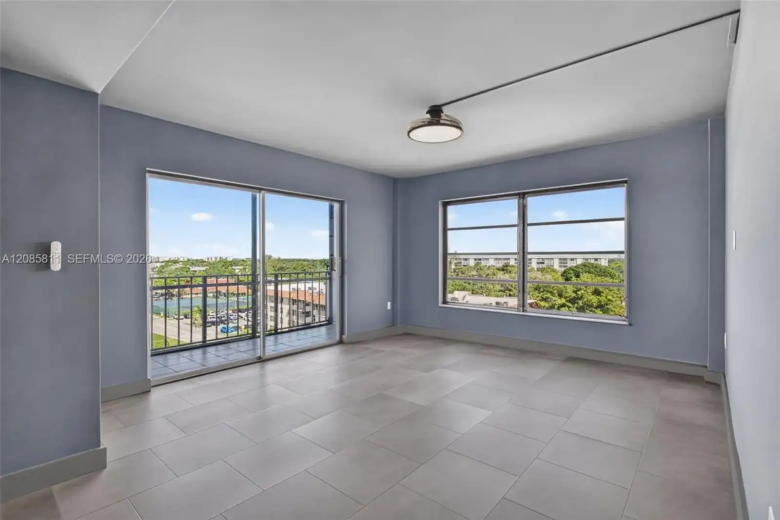 4174 Inverrary Dr # 815, Lauderhill FL 33319