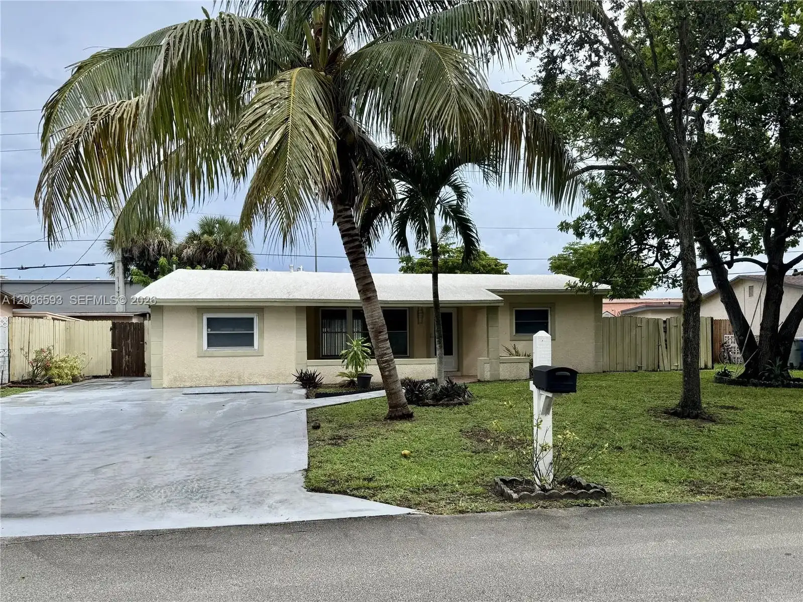 1611 NE 35th St, Pompano Beach FL 33064