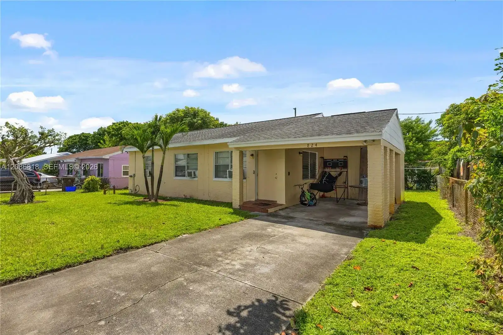 824 44th St, West Palm Beach FL 33407