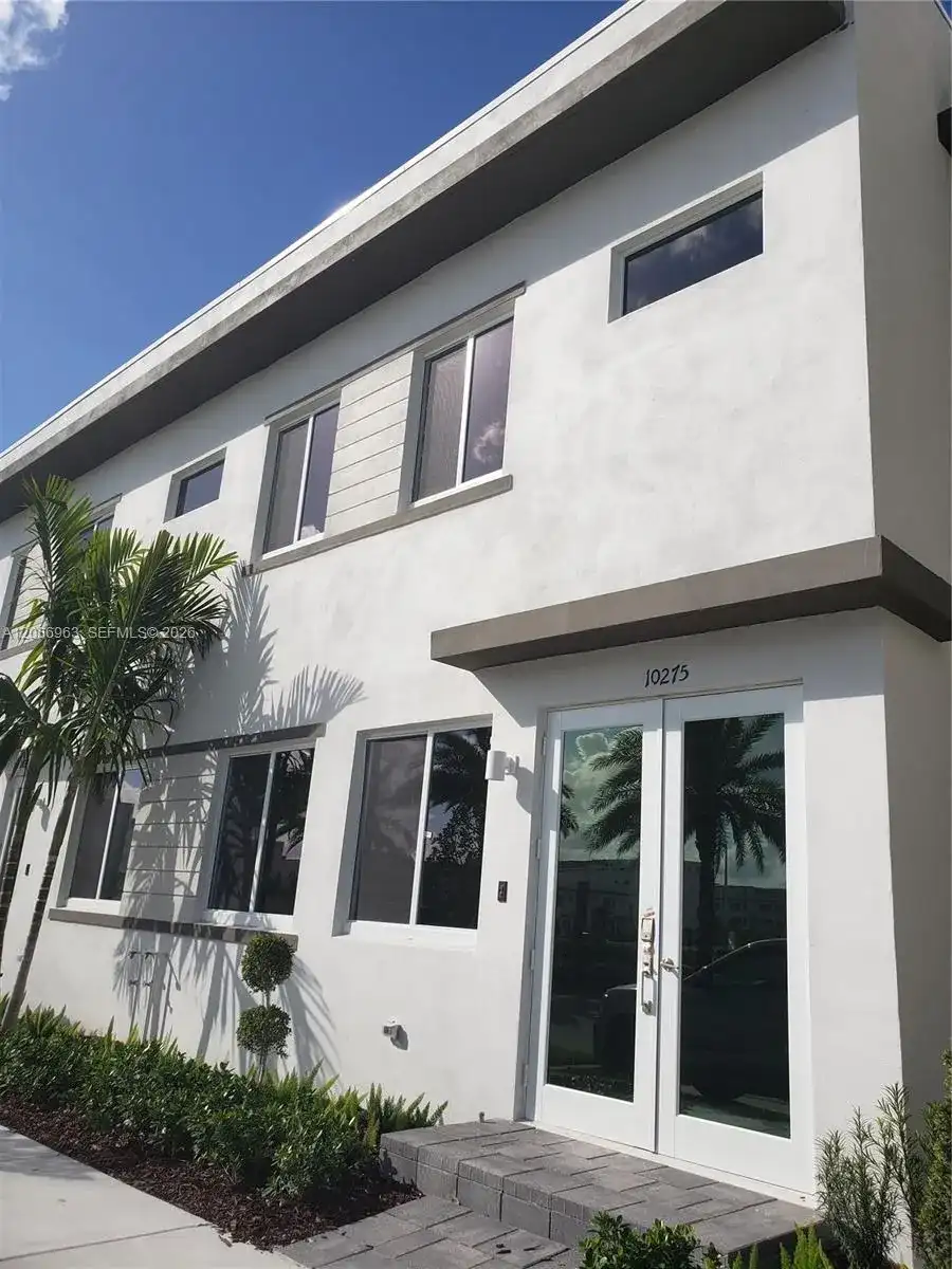 10275 NW 66th St, Doral FL 33178