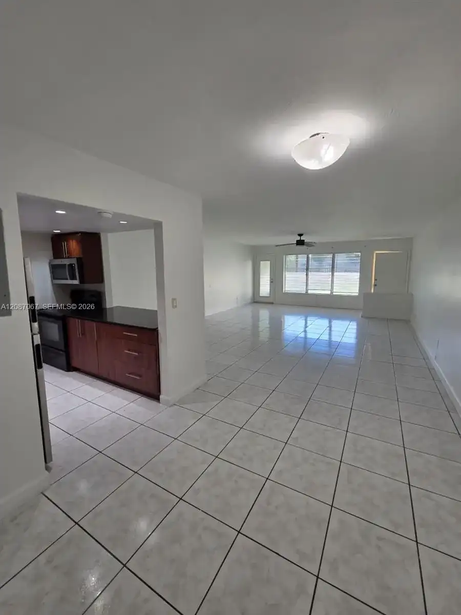 1885 NE 121st St # 8, North Miami FL 33181