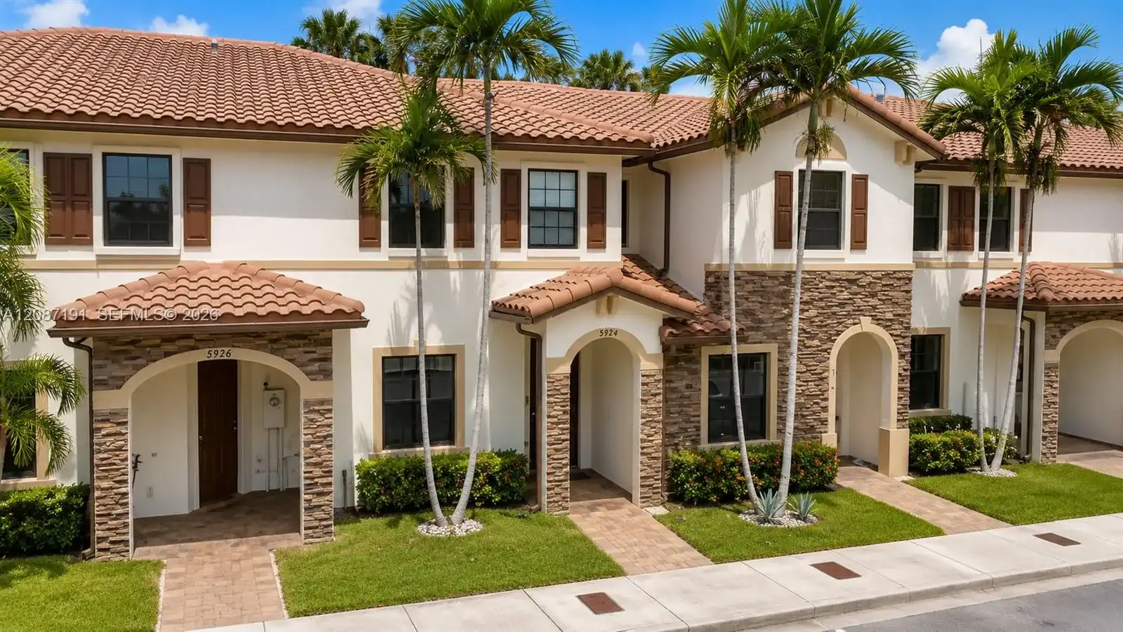 8954 W 35th Way, Hialeah FL 33018