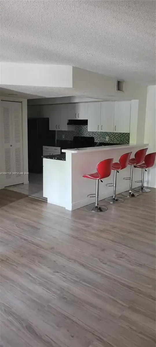 18840 NW 57 Ave # 205, Hialeah FL 33015