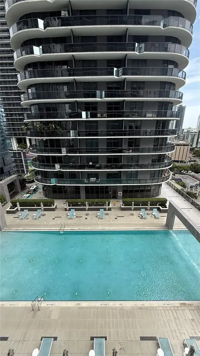 55 SW 9th St # 1402, Miami FL 33130