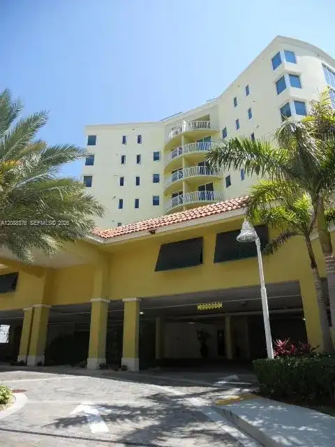 3000 NE 188th St # 506, Aventura FL 33180