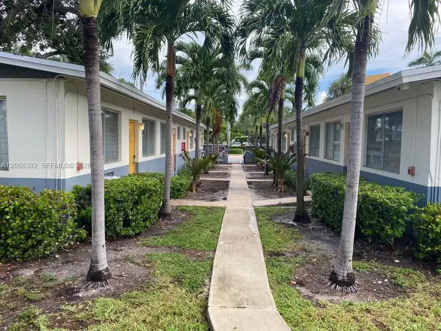 1640 NE 127 st # 404, North Miami FL 33161