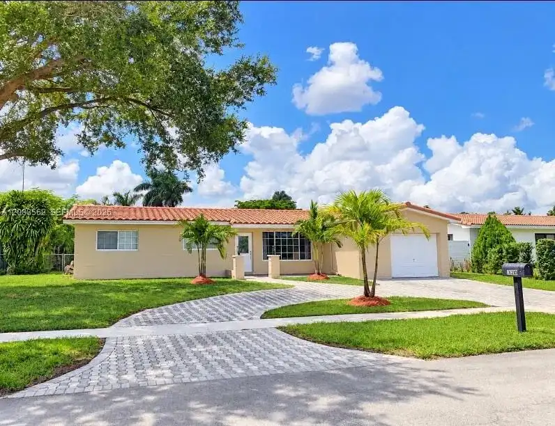 320 NW 93rd Ter, Pembroke Pines FL 33024