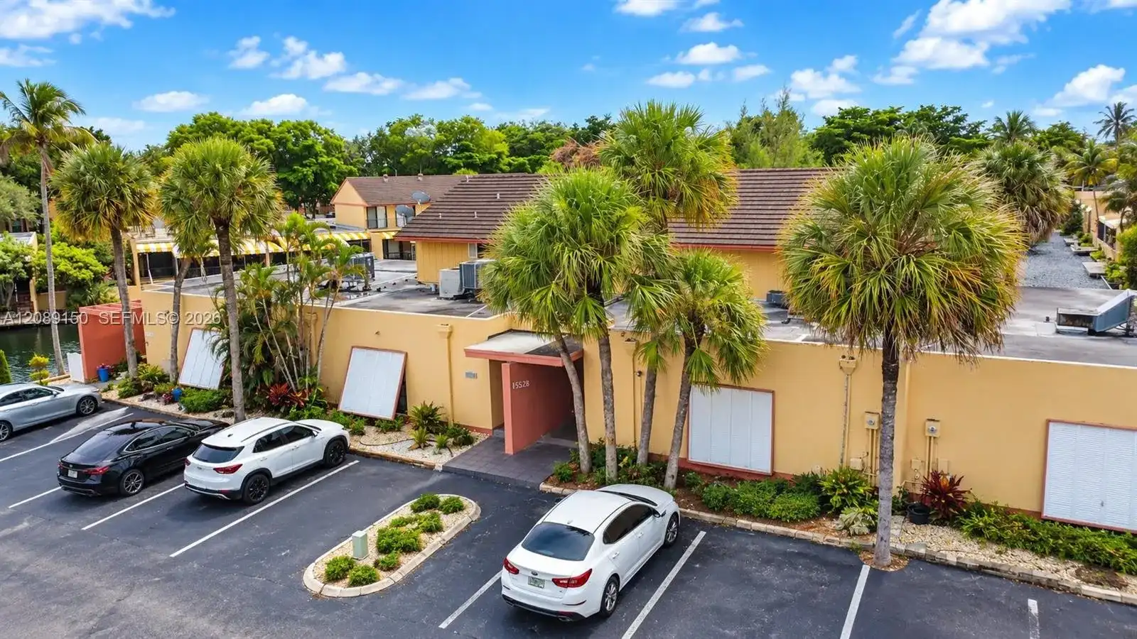 15528 Braemar Ct, Miami Lakes FL 33014