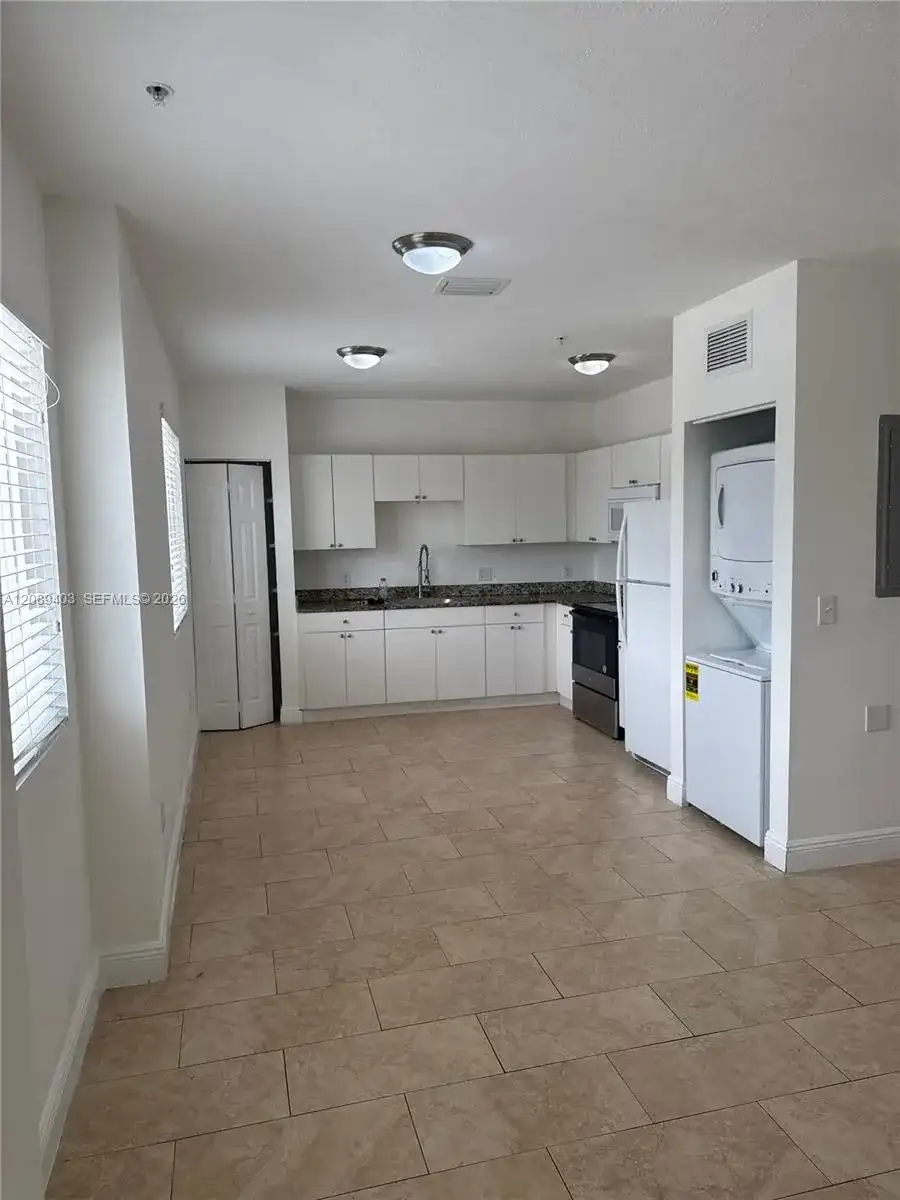 8250 W 21st Ln # C211, Hialeah FL 33016