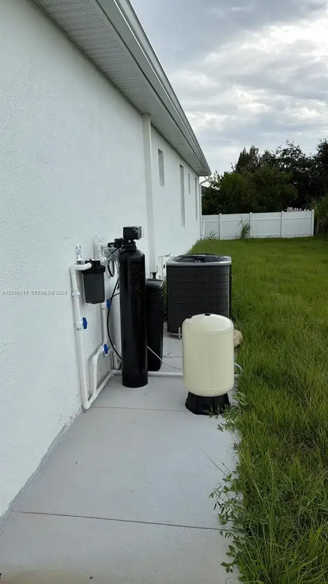 1136/1138 S GILBERT AVE, Lehigh Acres FL 33973