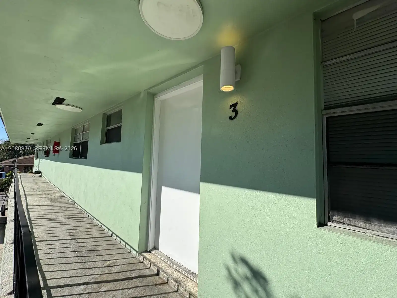 201 NW 77th St # 3, Miami FL 33150