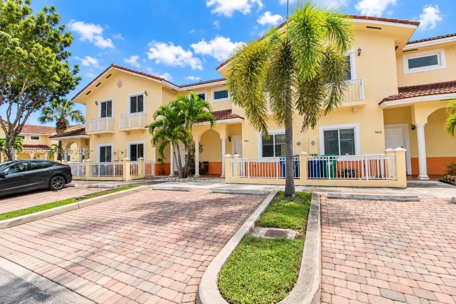 7464 NW 180th St, Hialeah FL 33015