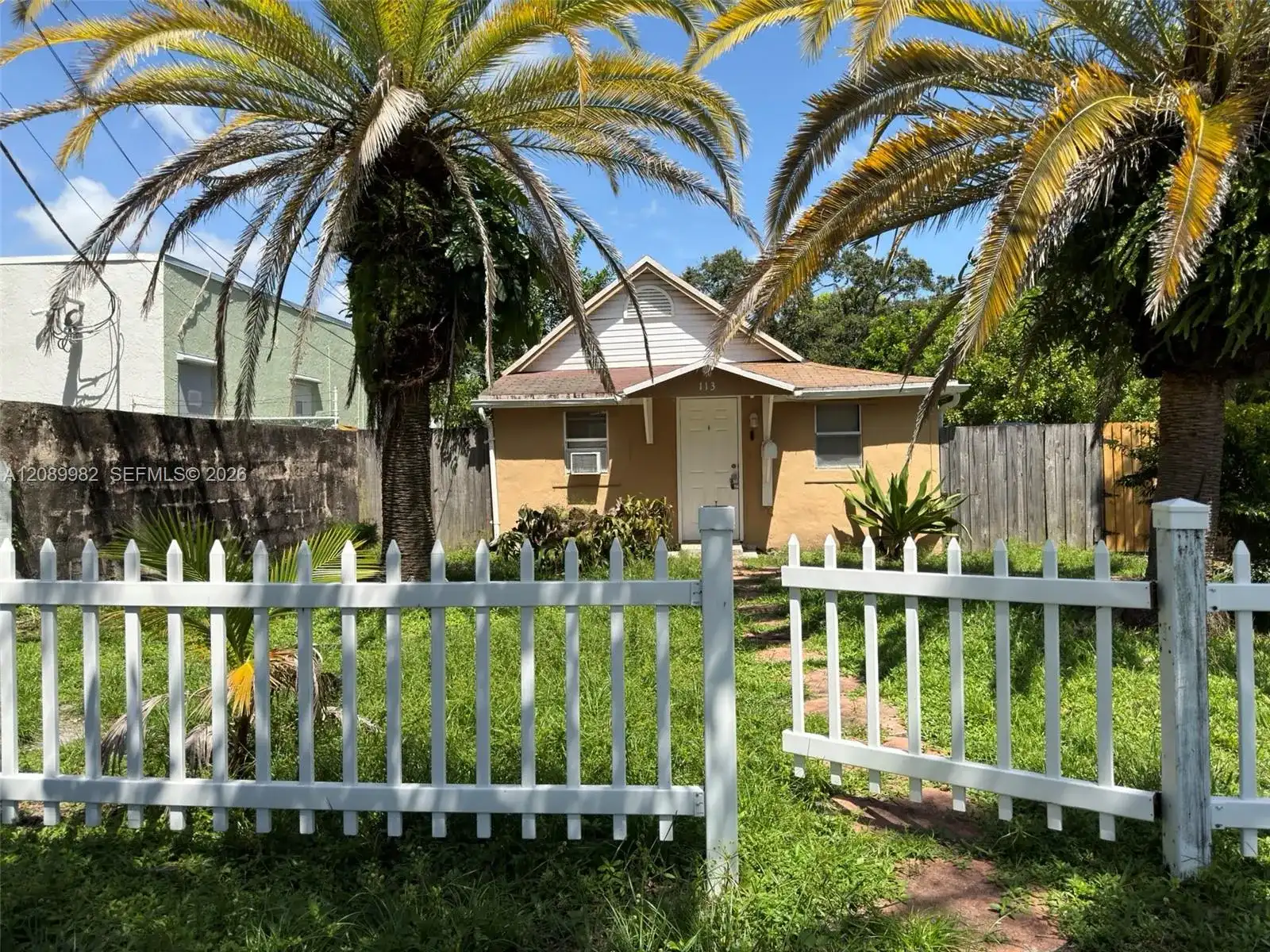113 SE 4th St, Hallandale Beach FL 33009