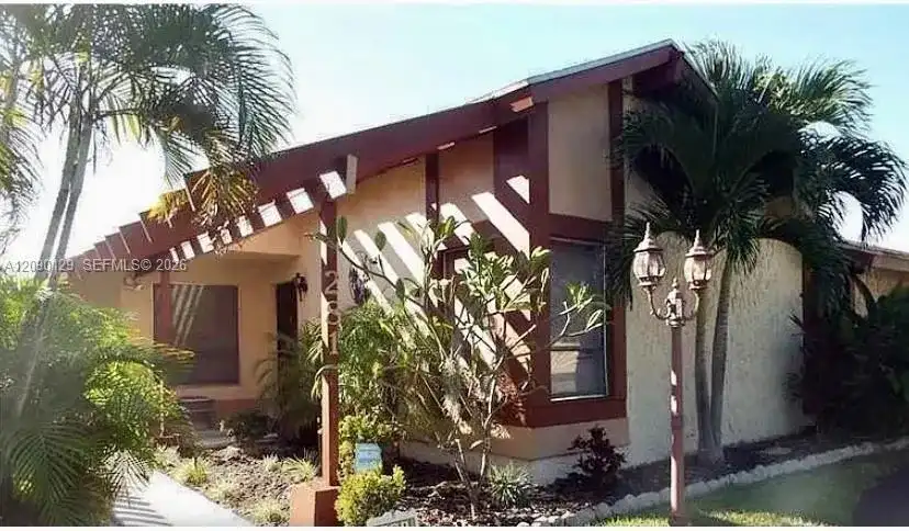 281 SW 83rd Ave, North Lauderdale FL 33068