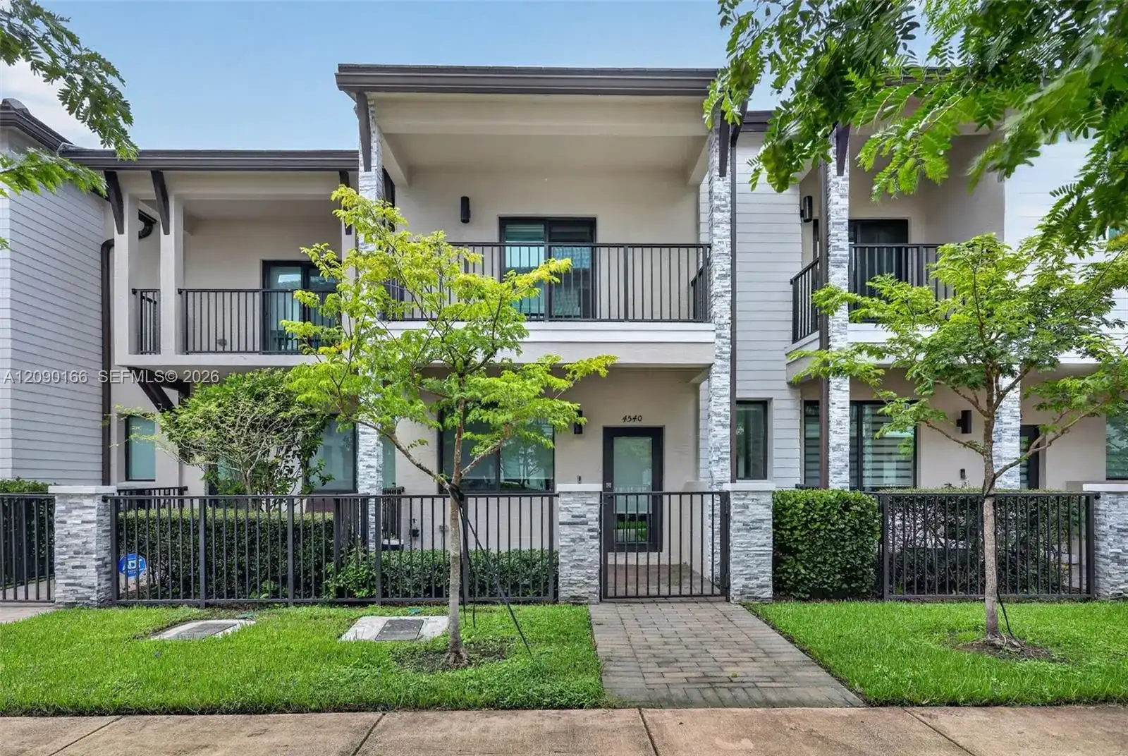 4540 NW 83rd Path, Doral FL 33166