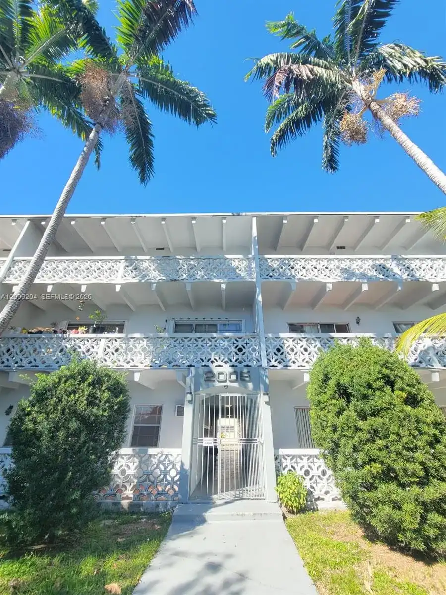 2005 Sans Souci Blvd # 305, North Miami FL 33181