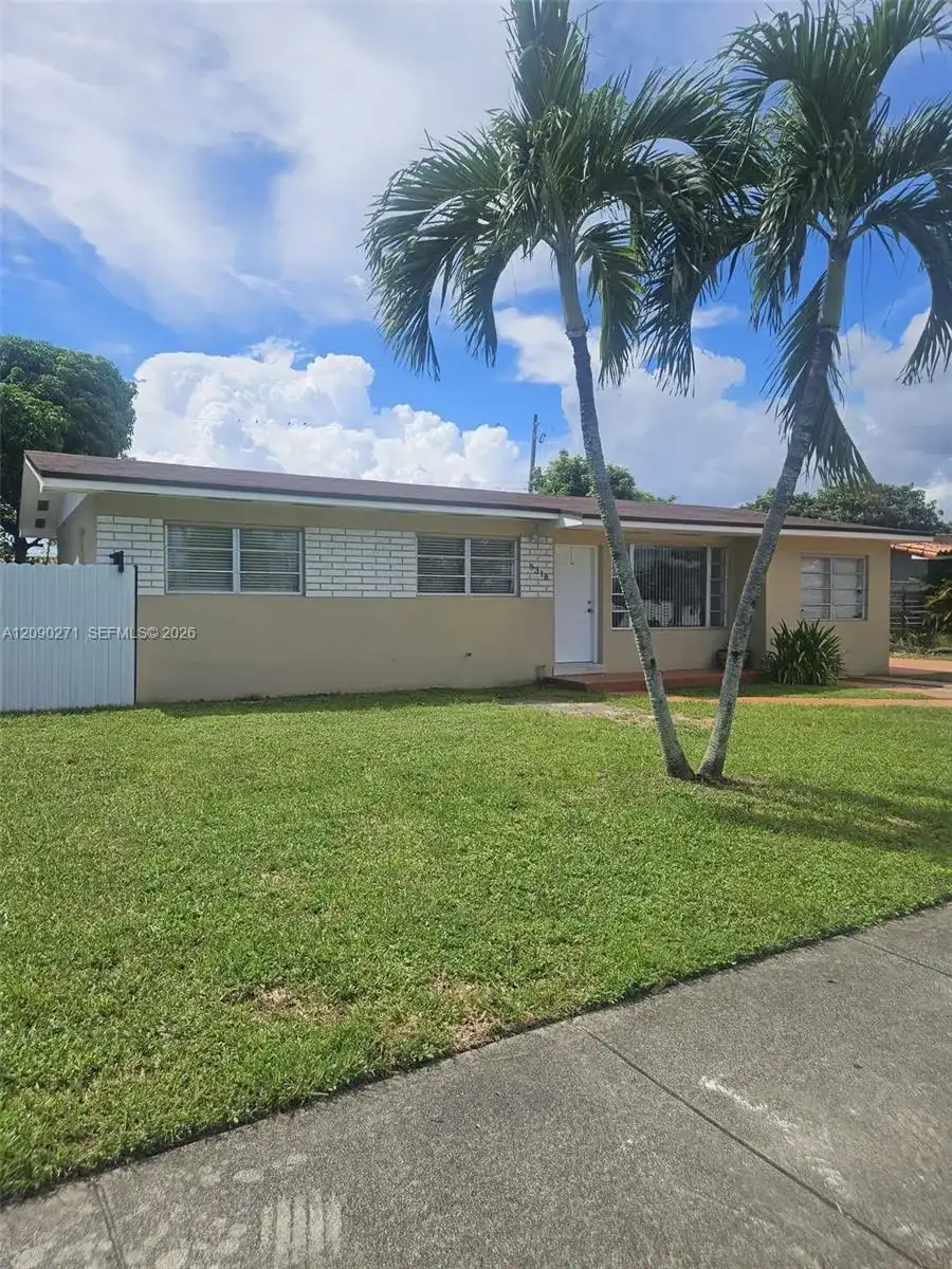 5318 W 4th Ln, Hialeah FL 33012