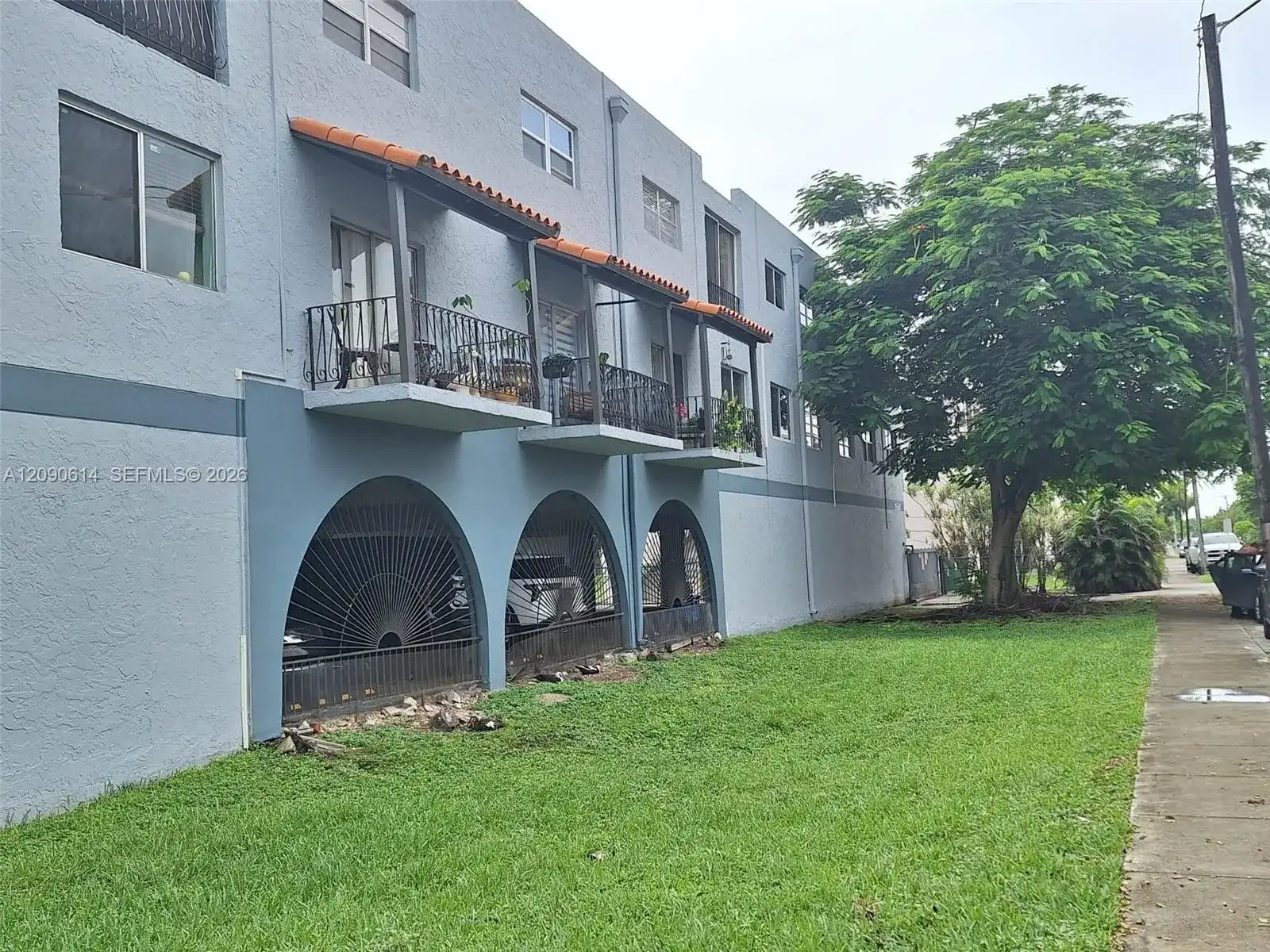 1300 W 53rd St # 38, Hialeah FL 33012