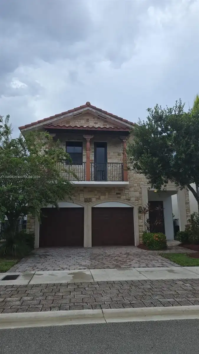 10433 NW 70th Ln, Doral FL 33178