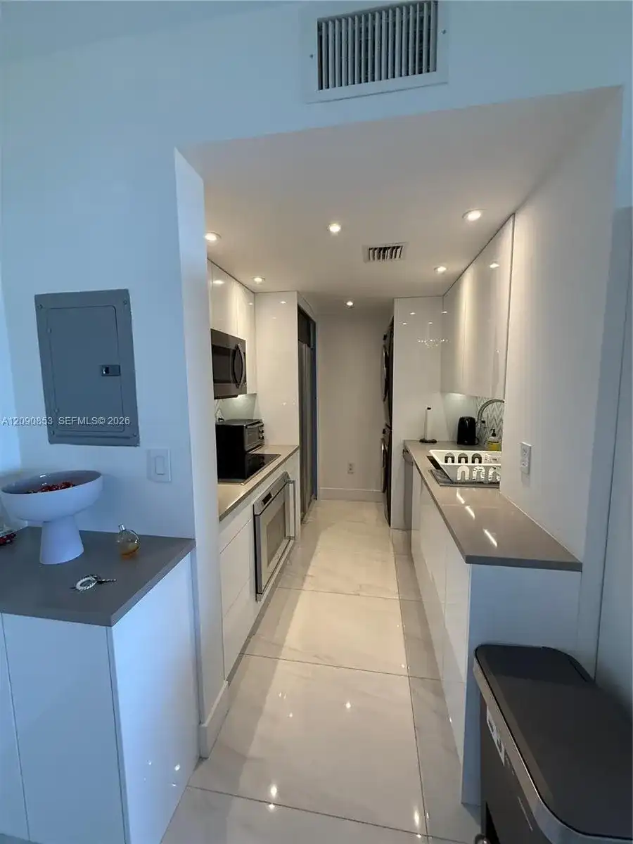 10275 Collins Ave # 434, Bal Harbour FL 33154