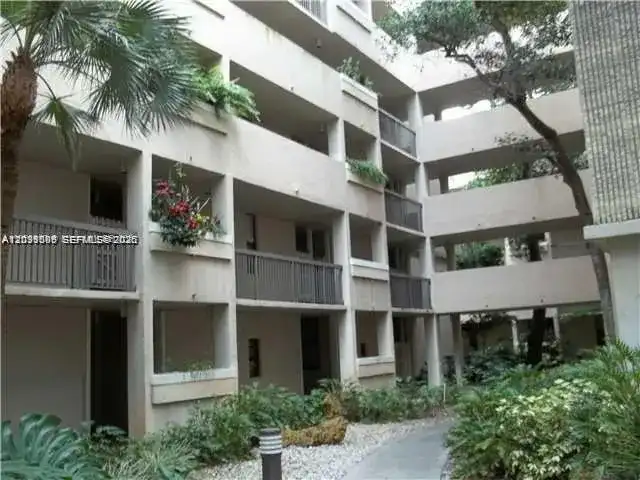 6800 Cypress Rd # 411, Plantation FL 33317