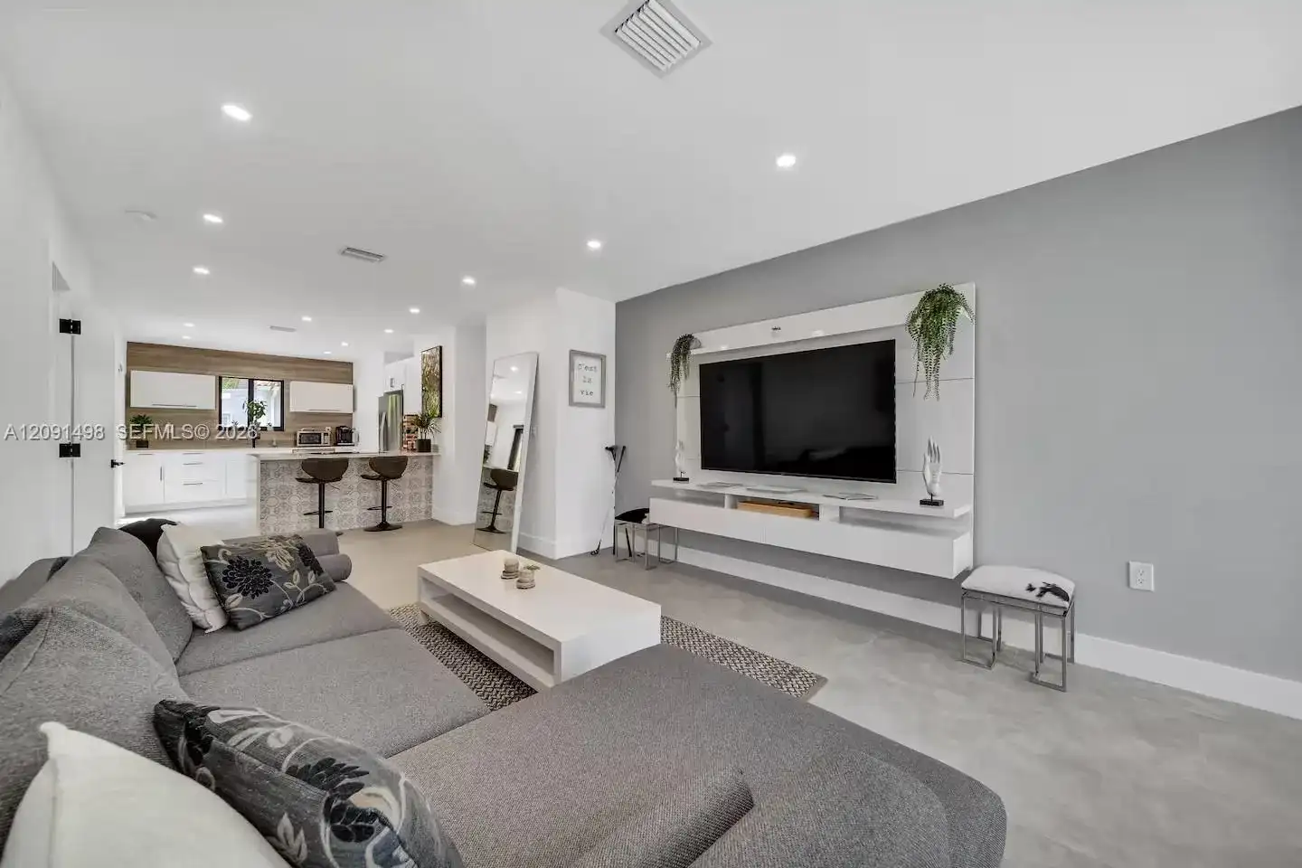315 NW 40th St, Miami FL 33127