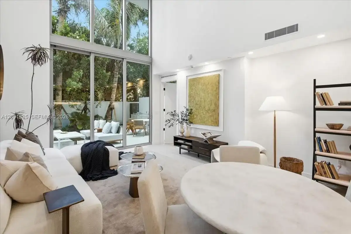 2200 Brickell Ave, Miami FL 33129