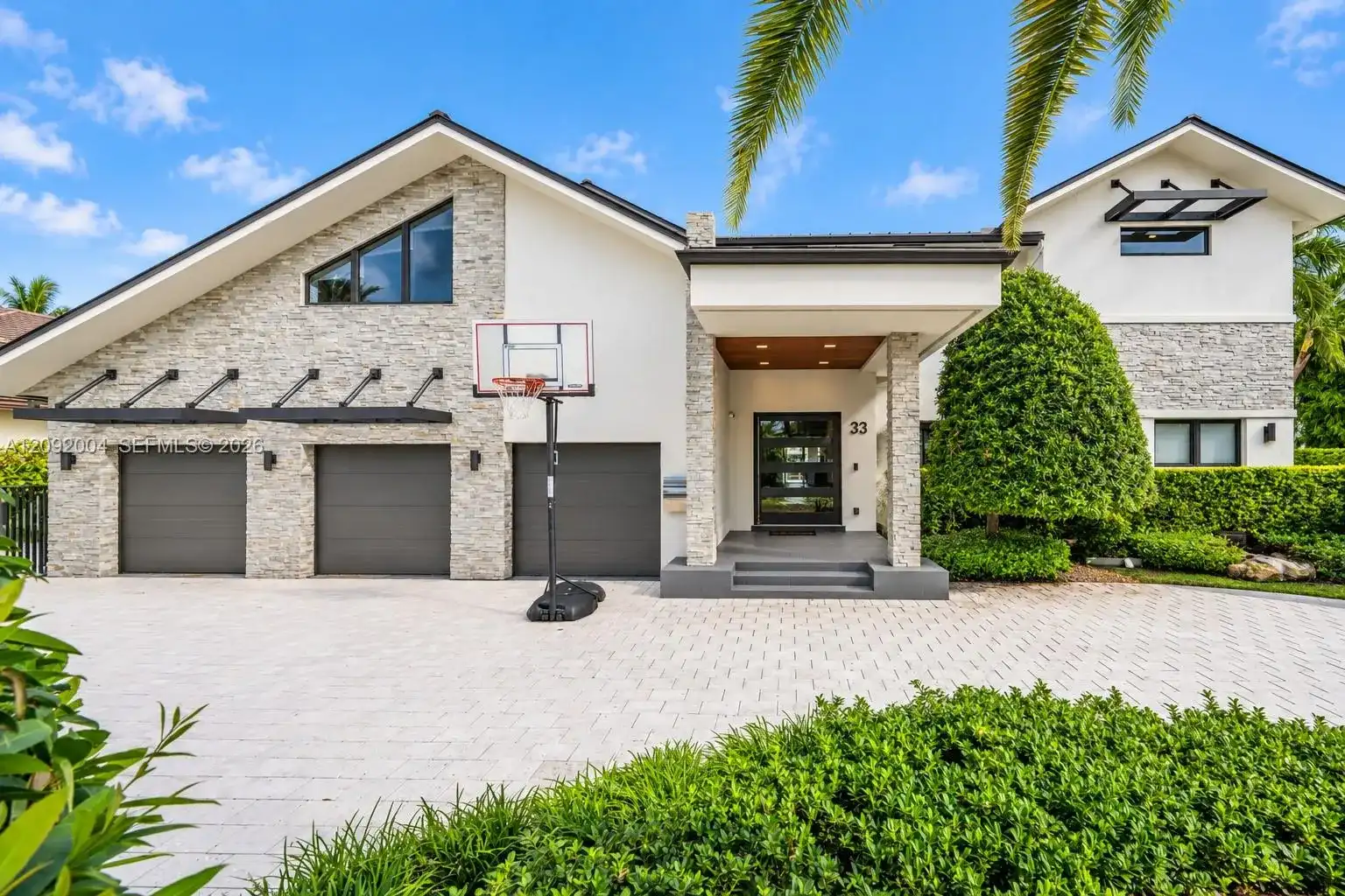 33 Pelican Dr, Fort Lauderdale FL 33301