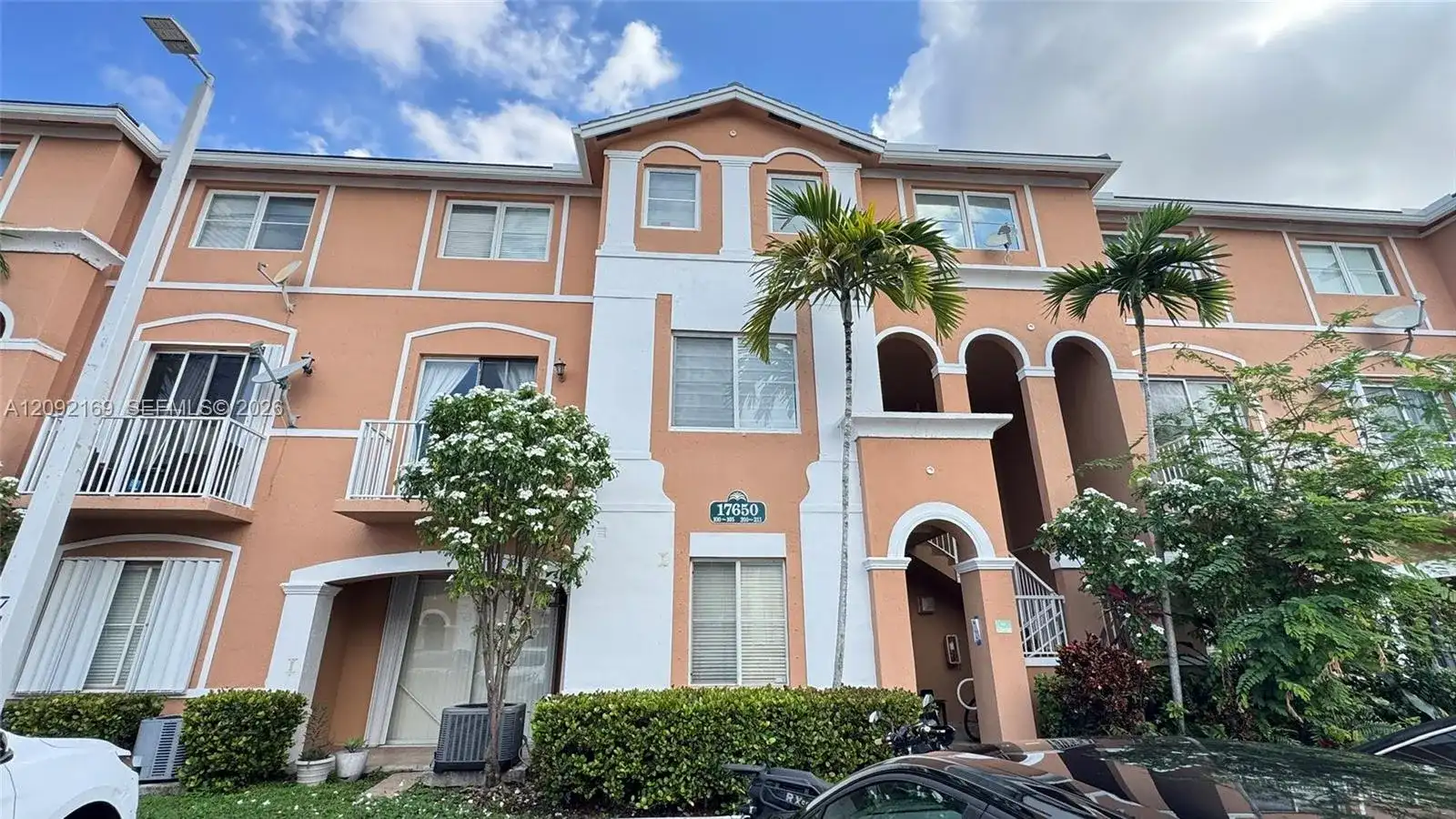 17650 NW 73rd Ave # 18, Hialeah FL 33015