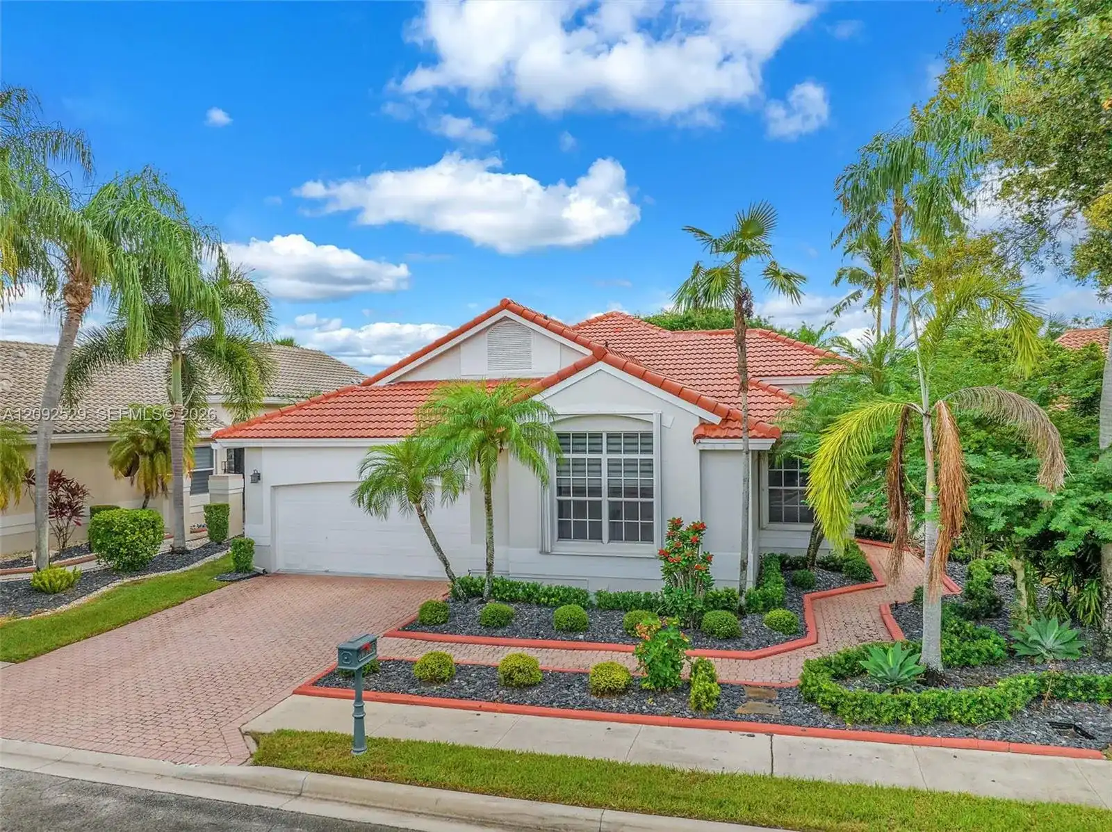 1545 W Lacosta Dr W, Pembroke Pines FL 33027