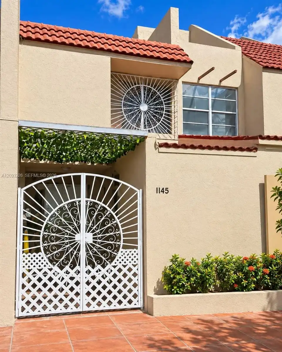 1145 W 42nd St # 26, Hialeah FL 33012