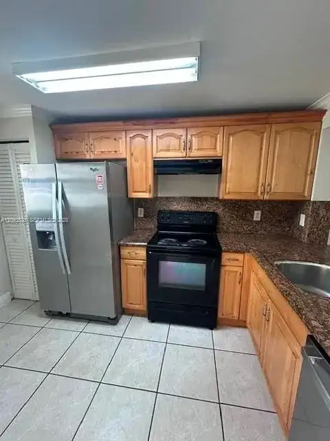 911 NE 209th Ter # 27, Miami FL 33179