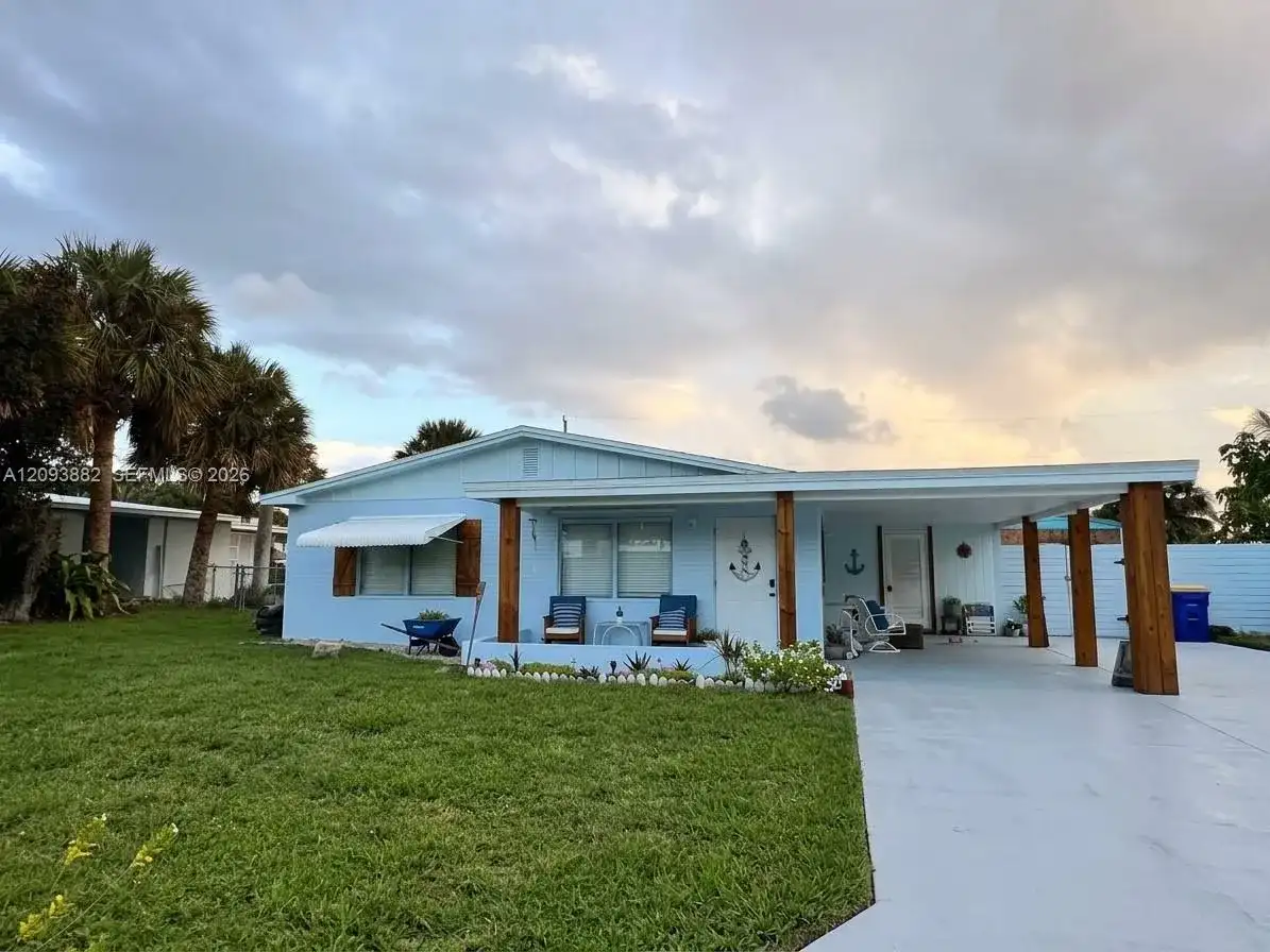 1684 NE Hilltop St, Jensen Beach FL 34957