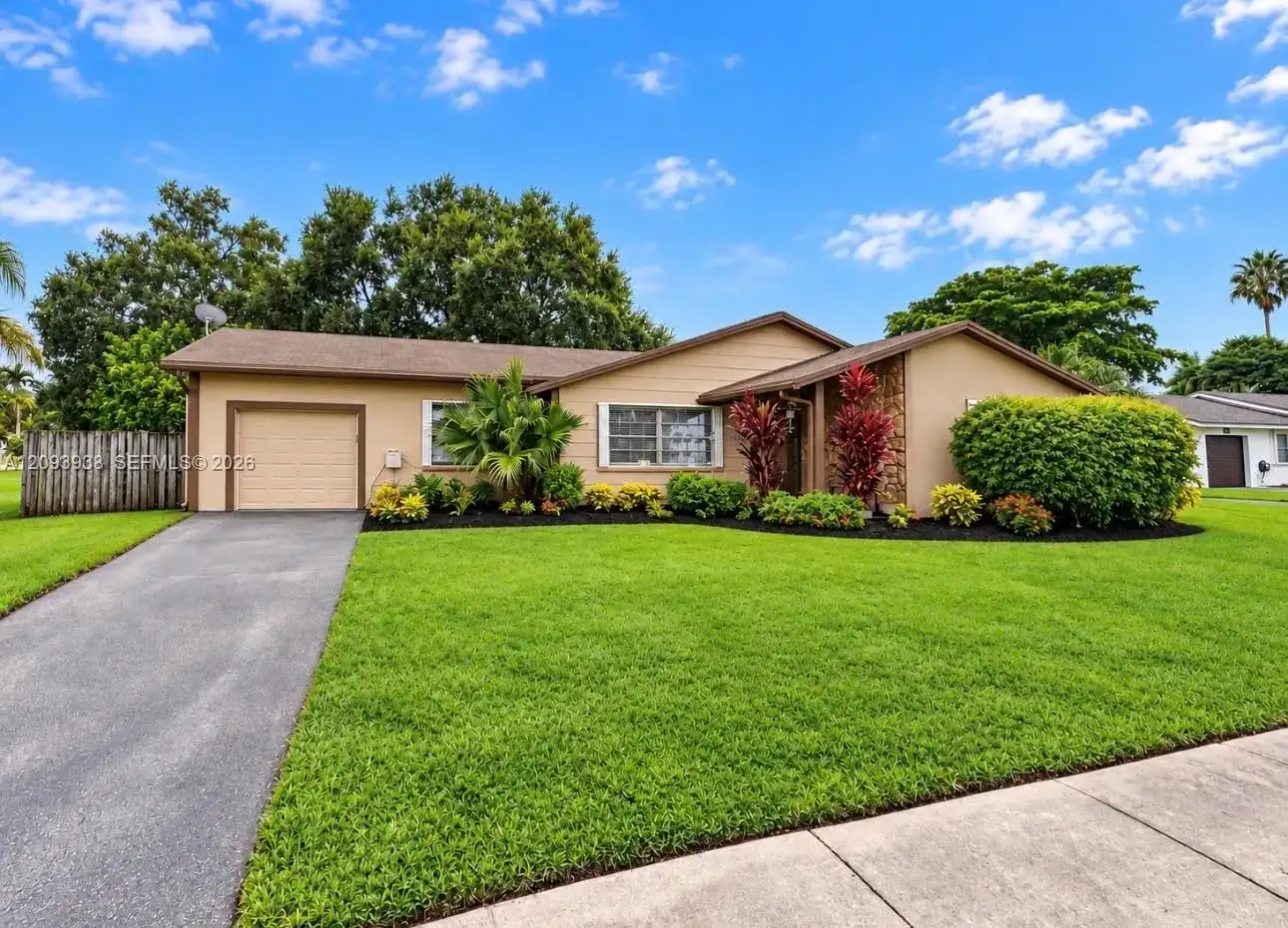 908 Cardinal Pl, Homestead FL 33035