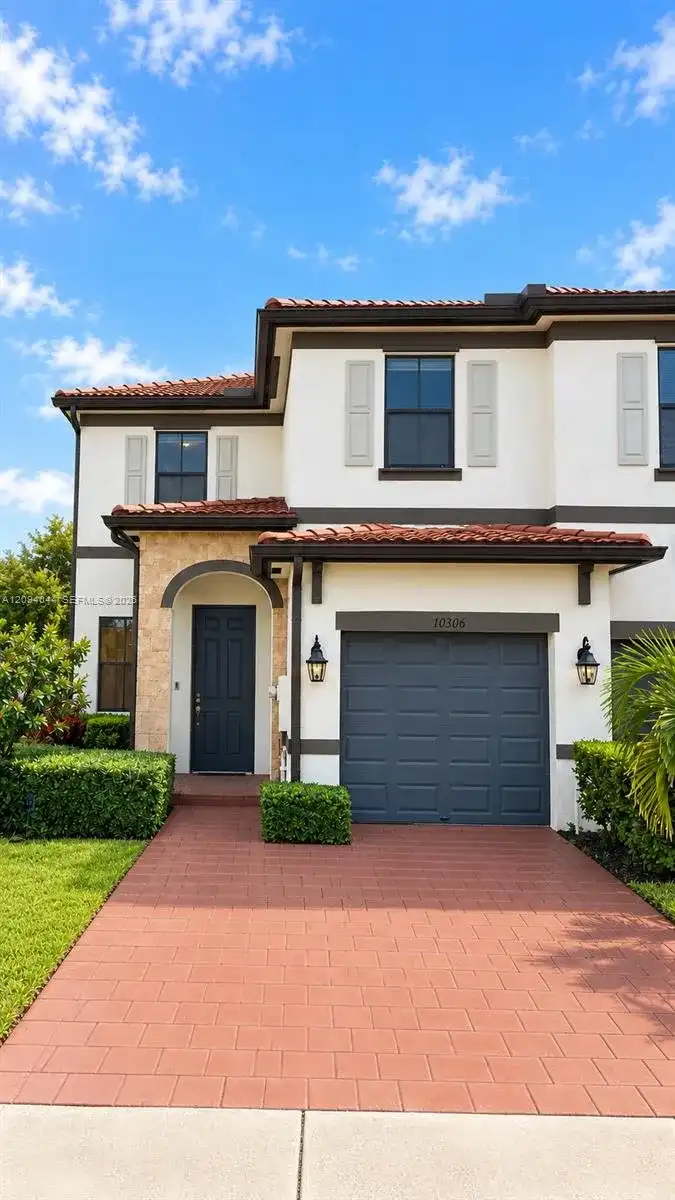 10306 W 33rd Ln, Hialeah FL 33018