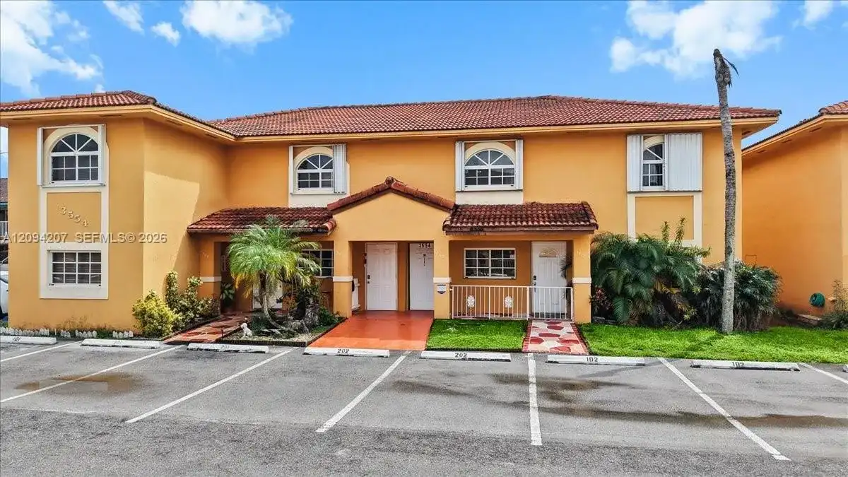 3554 W 80th St, Hialeah FL 33018