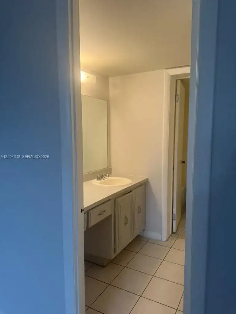 484 NW 165th St Rd # 311, Miami FL 33169