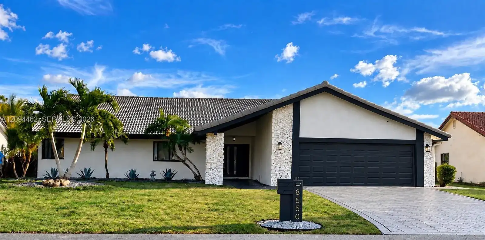 8550 NW 79th St, Tamarac FL 33321