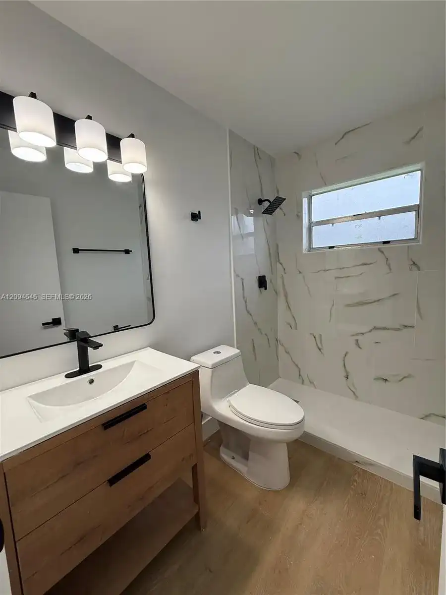 2450 NE 188 # 2450, Miami FL 33180