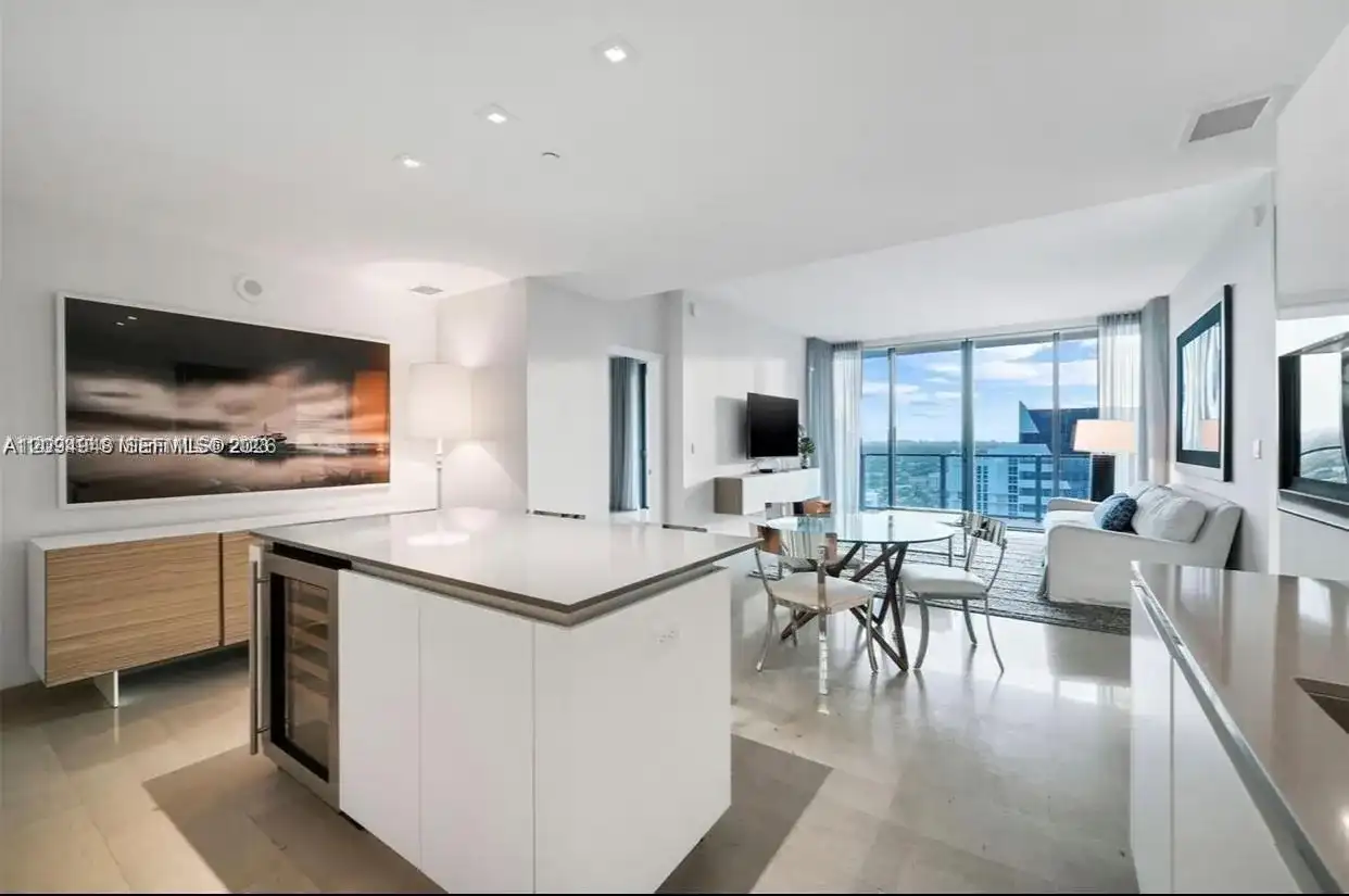 88 SW 7th St # 1904, Miami FL 33130