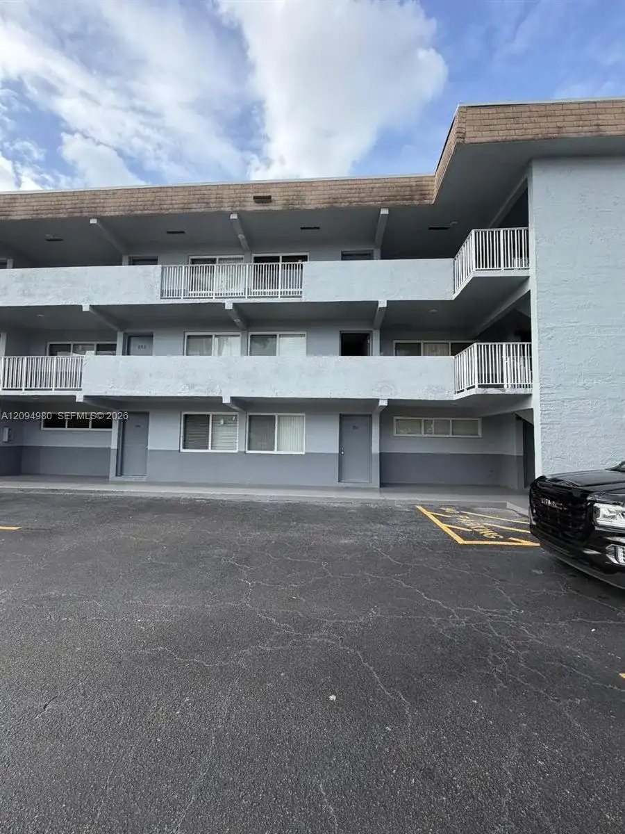 11005 SW 1st St # 202, Sweetwater FL 33174