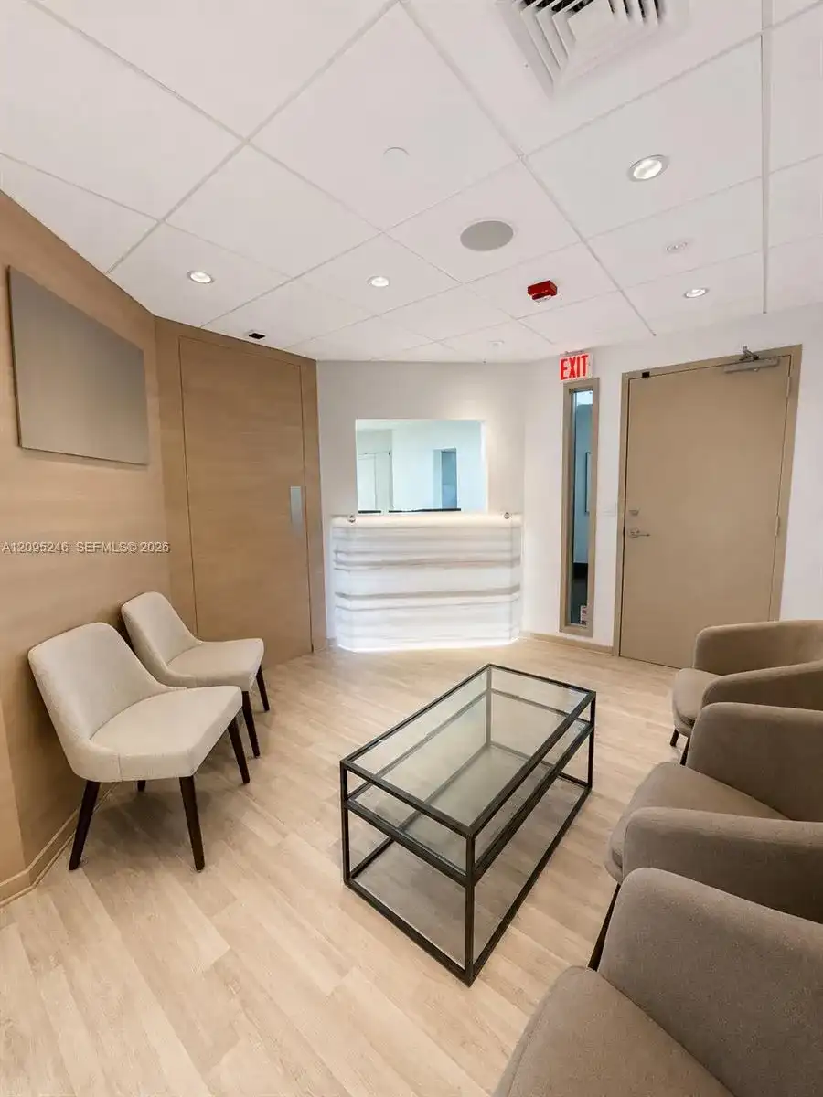 400 W 41st St # 412, Miami Beach FL 33140