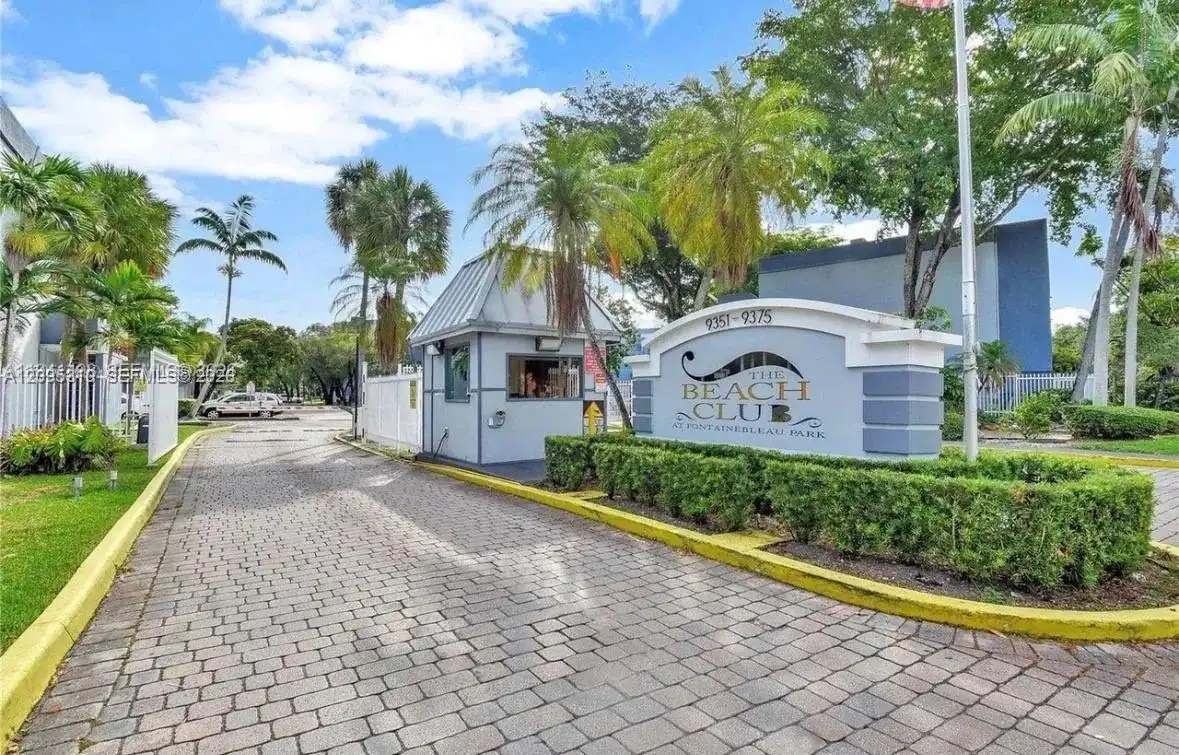 9371 Fontainebleau Blvd # I220, Miami FL 33172
