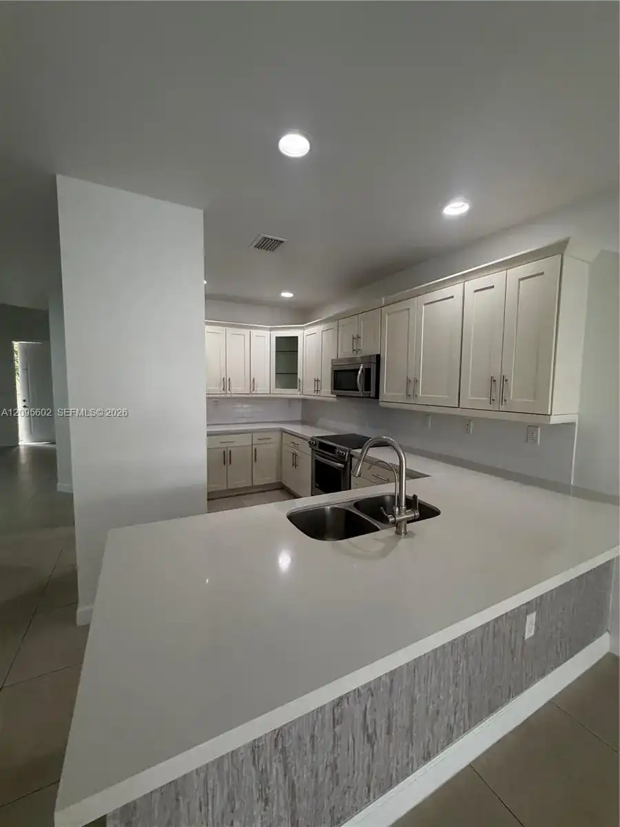 10461 NW 61st st, Doral FL 33178