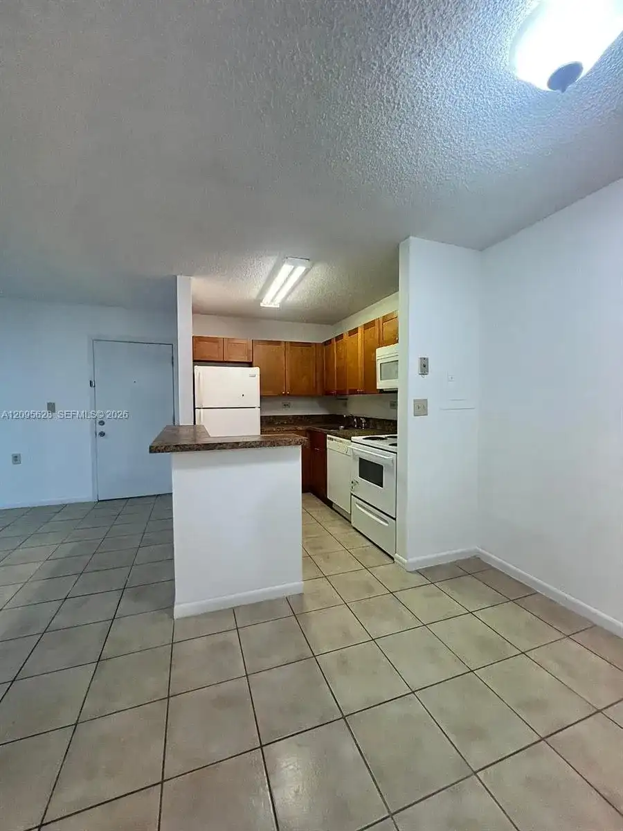 6975 NW 179th St # 202, Hialeah FL 33015