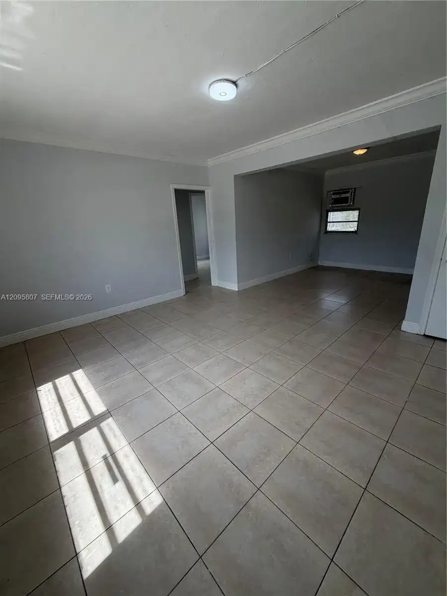 561 SW 7th St # 1, Miami FL 33130